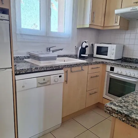 Bright & Comfy 2bdr & 2 Bth In Nova Apartment